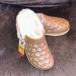 Joybees Women's Gold Fleece-Lined Clogs